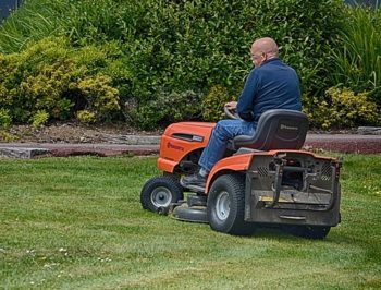 Tractor cortacésped. 