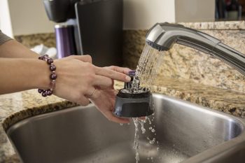 Para que tu vaso térmico sea fácil de lavar, escoge uno que permita separar la tapa en varias piezas.