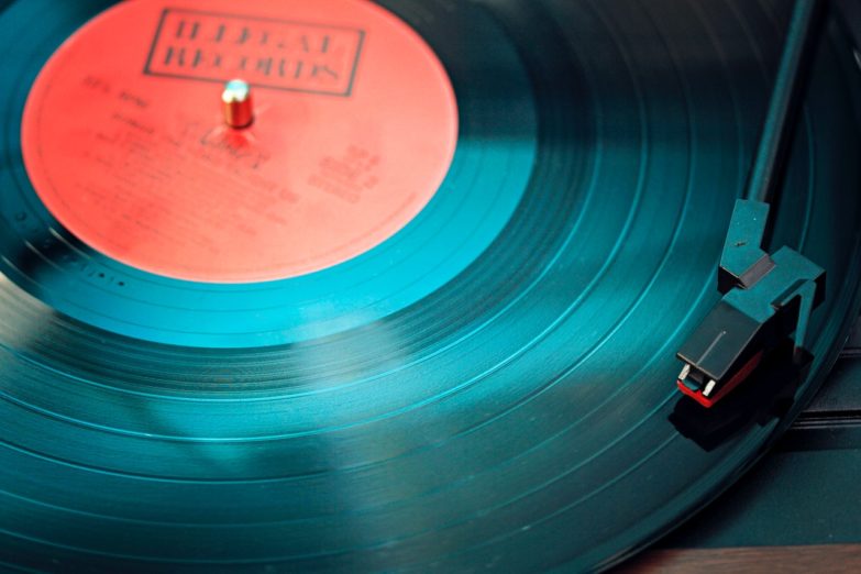 Tocadiscos de vinilo: guía para comprar el mejor del 2021 imagen 1 Disco en tocadiscos