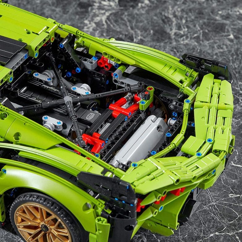 Motor coche Lego. 