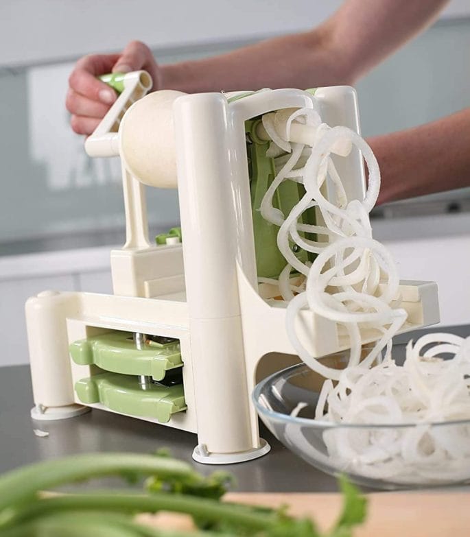 Encuentra el mejor cortador de verduras espiralizador para realzar tus platos imagen 19 Cortador con manija