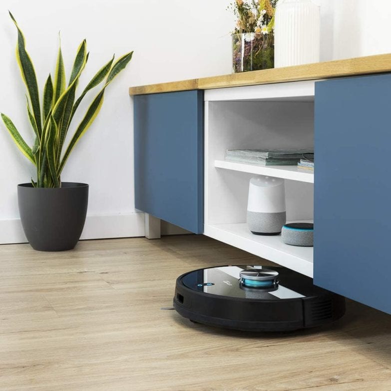 Robot bajo mueble