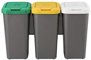 cubos de basura de reciclaje unidos entre sí