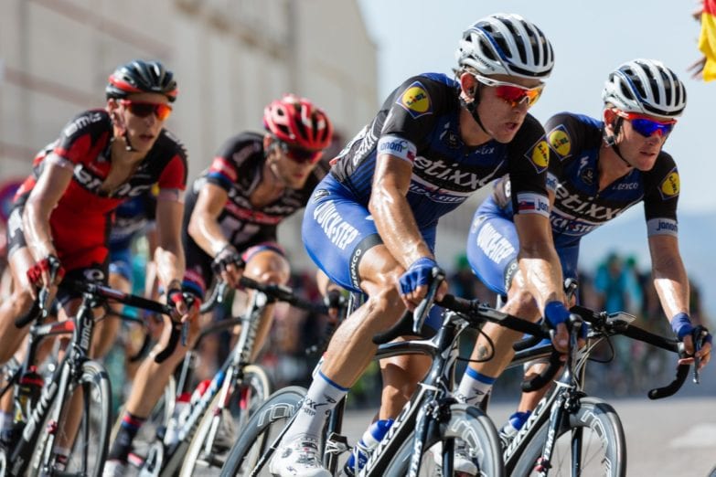 Ciclistas en carrera