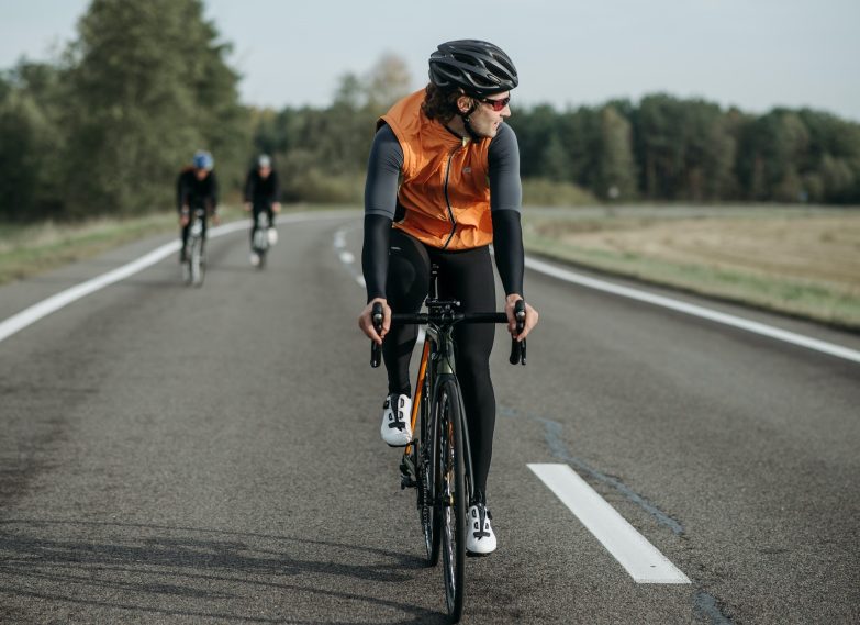 Hombre en bicicleta