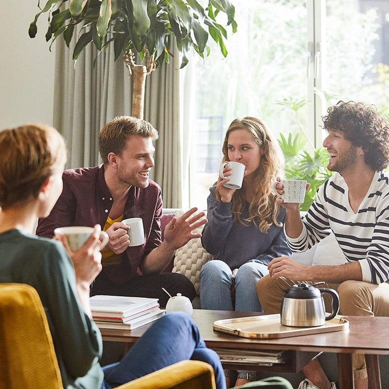 Personas tomando café