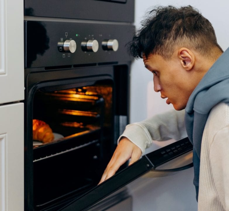 Horno con puerta de toque frío