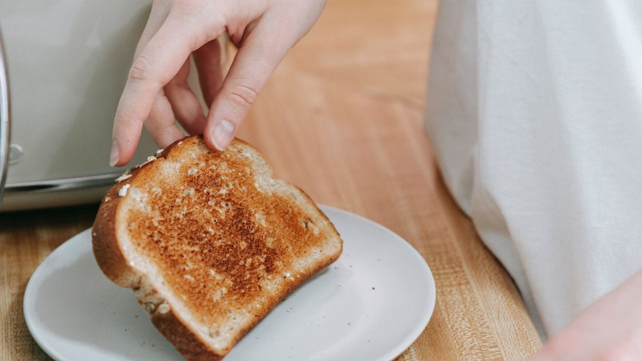 Cómo tostar el pan sin quemarlo y en su punto