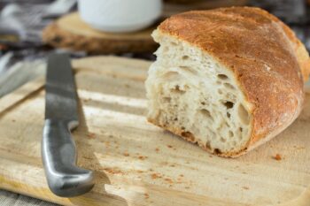 tostar otros tipos de pan como pan de masa madre cortado